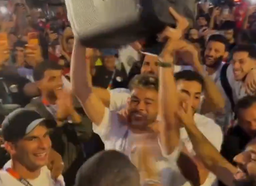 Egipto remonta y celebra su primer triunfo en el Mundial - Jugadores de Egipto festejan su victoria en las calles