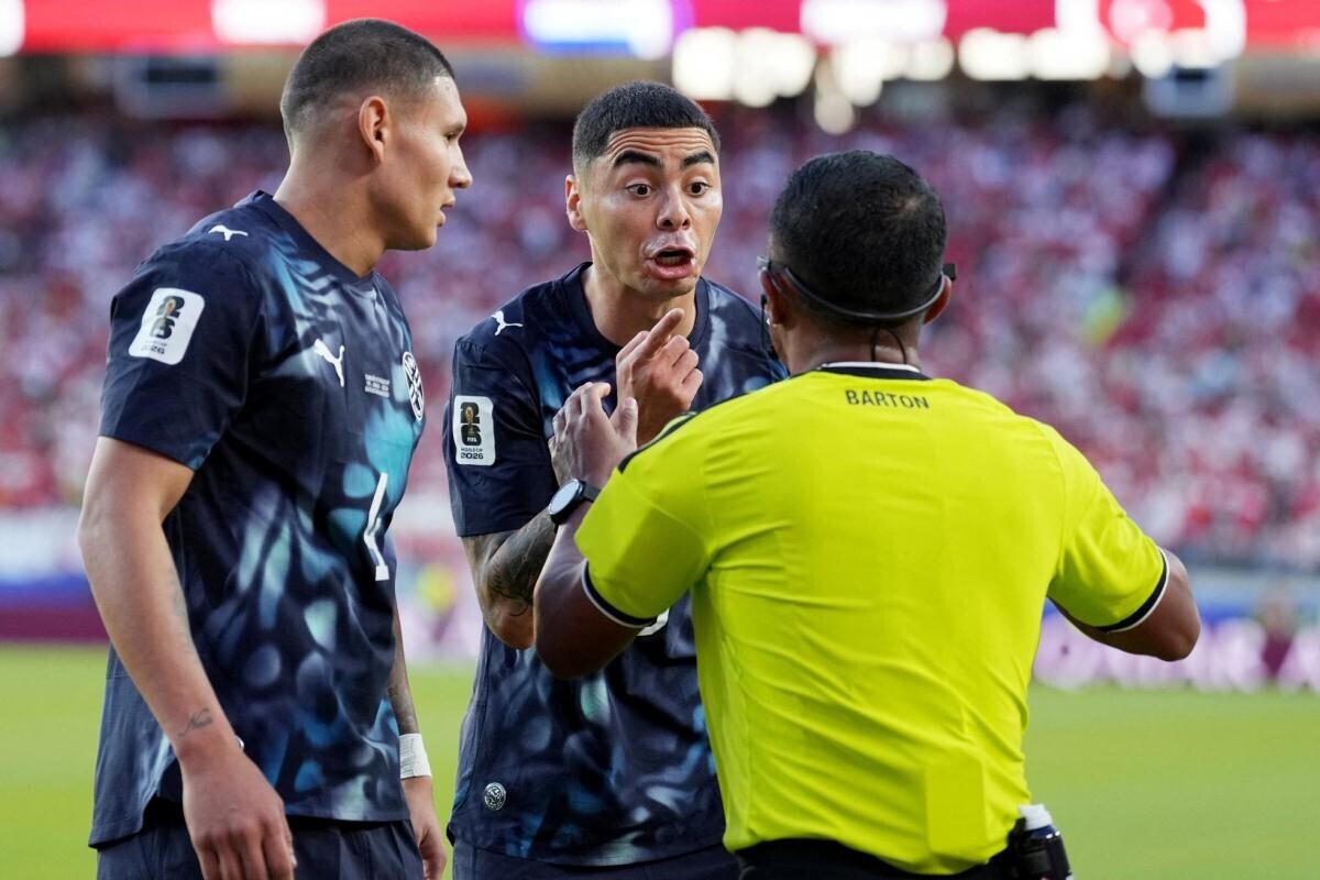 img of Miguel Almirón recibe solo una fecha de suspensión tras expulsión