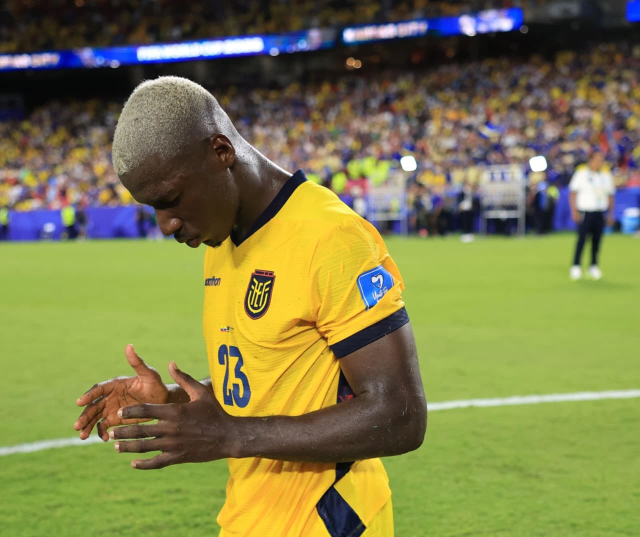 Moisés Caicedo asume capitanía de Ecuador ante Alemania