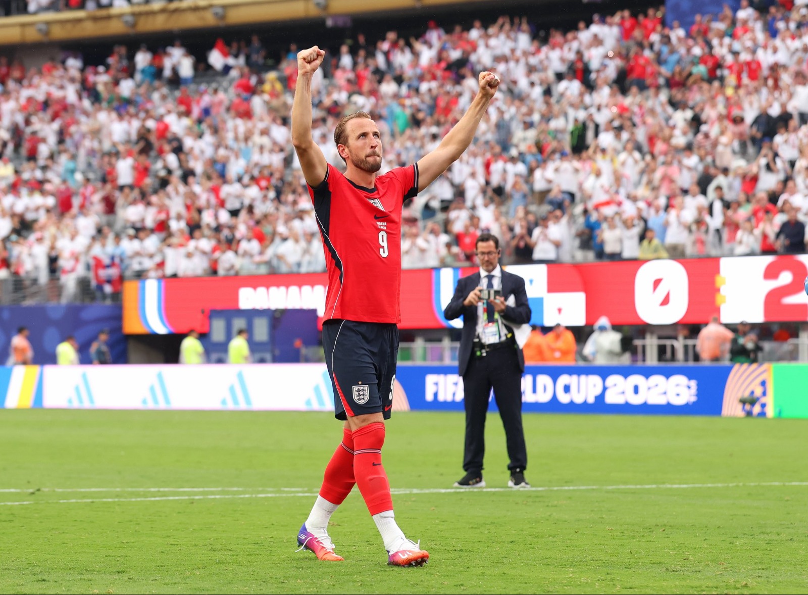 Harry Kane supera a Gary Lineker como máximo goleador inglés en Mundiales - Harry Kane celebra su gol con la selección inglesa