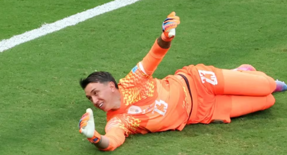 Muslera jugó con fiebre ante España sin que Bielsa lo supiera