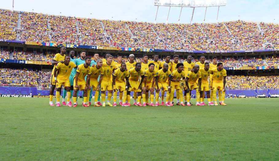 Ecuador enfrenta a México con uniforme amarillo absoluto
