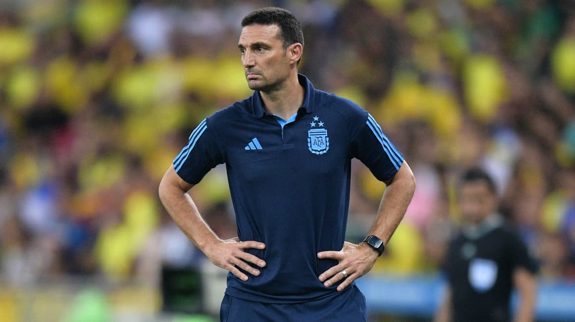 Scaloni extiende su contrato con Argentina hasta 2031 - Lionel Scaloni en el banquillo de Argentina