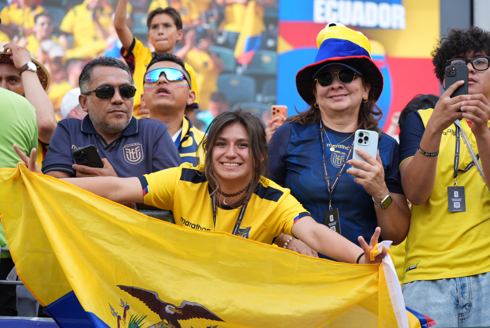 Ecuador pide prudencia en su banderazo en CDMX ante México - Hinchas ecuatorianos en México para el duelo contra La Tri