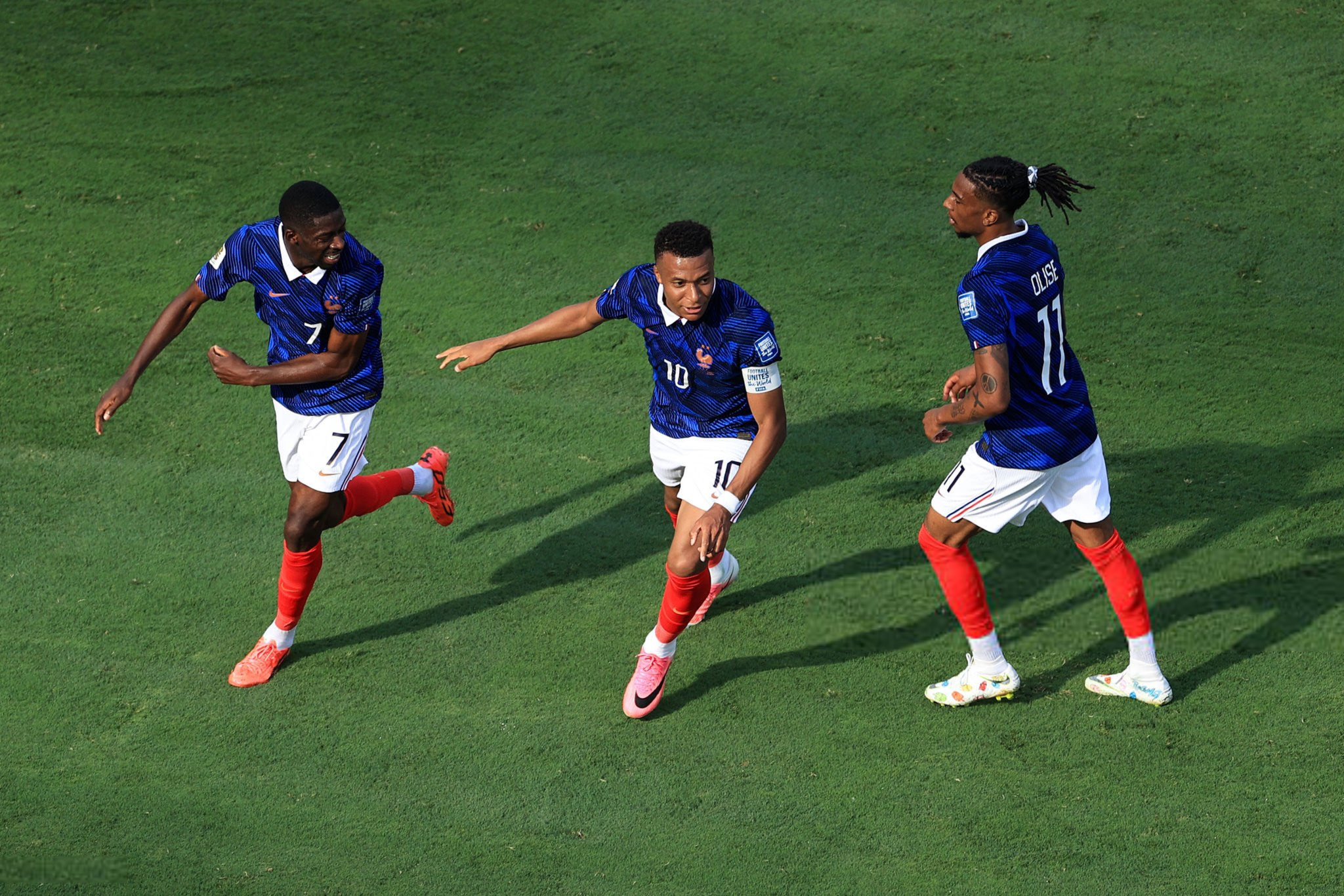 img of Mbappé: Francia supera a Suecia 3-0 y avanza a octavos