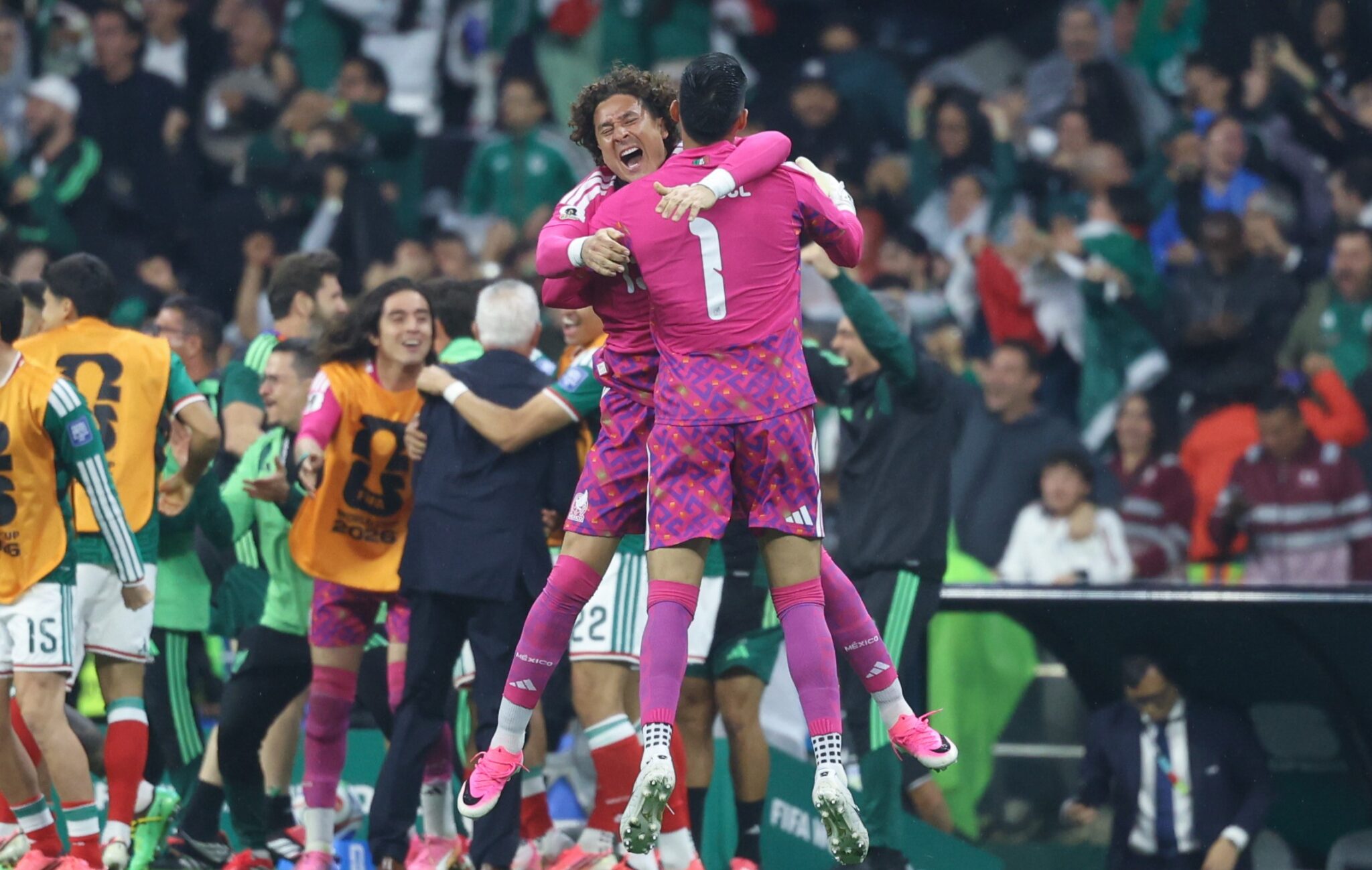 México supera a Ecuador y rompe maleficio de 2 décadas en el Mundial
