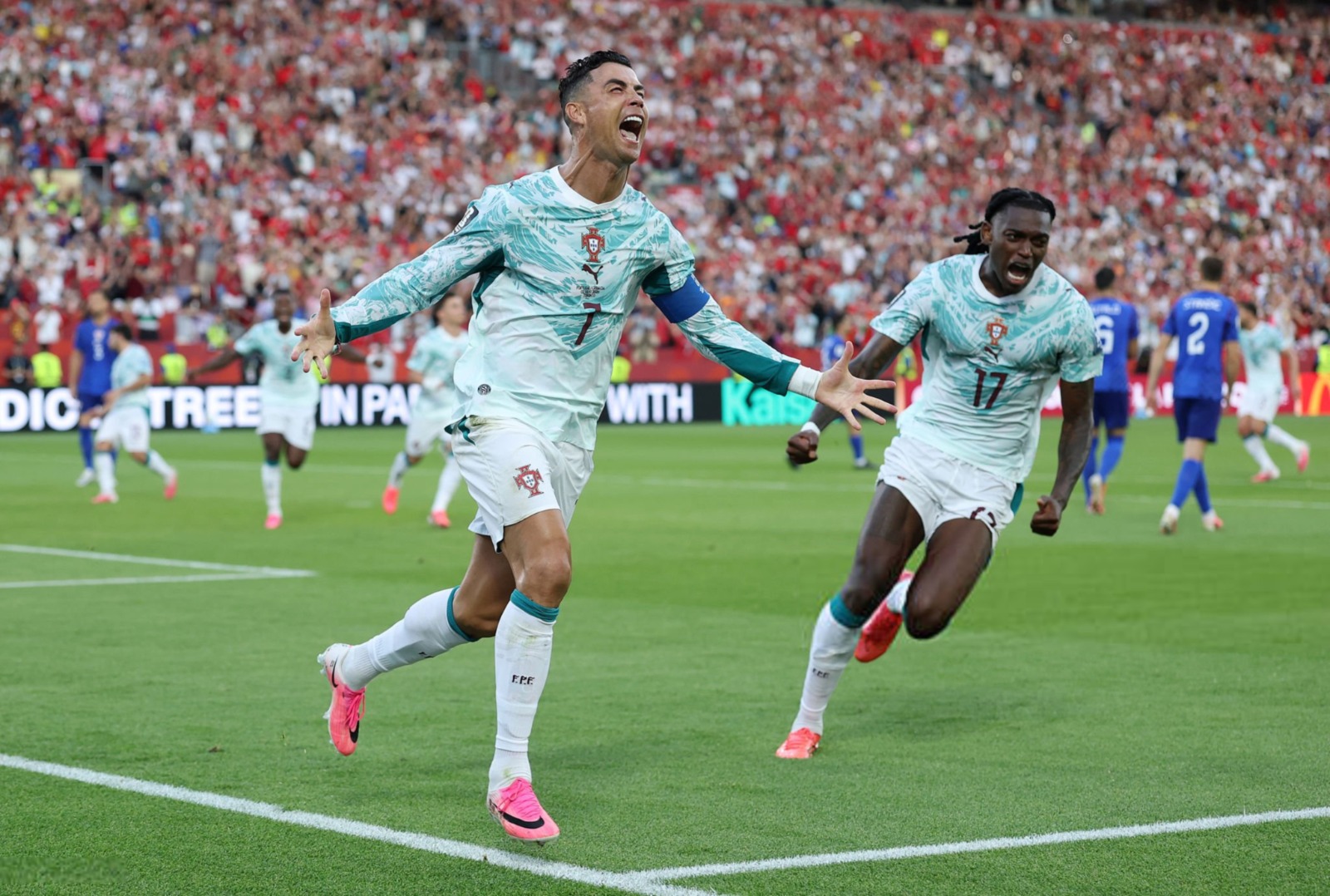 Cristiano Ronaldo supera a Pepe y entra al Top 10 de goleadores en los Mundiales con 11