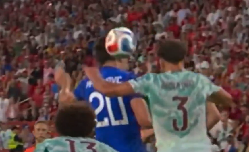 Croacia derrumba a Portugal con polémica: "Si el jugador era calvo, empatábamos" en el 2-1 - La prensa croata critica la decisión arbitral