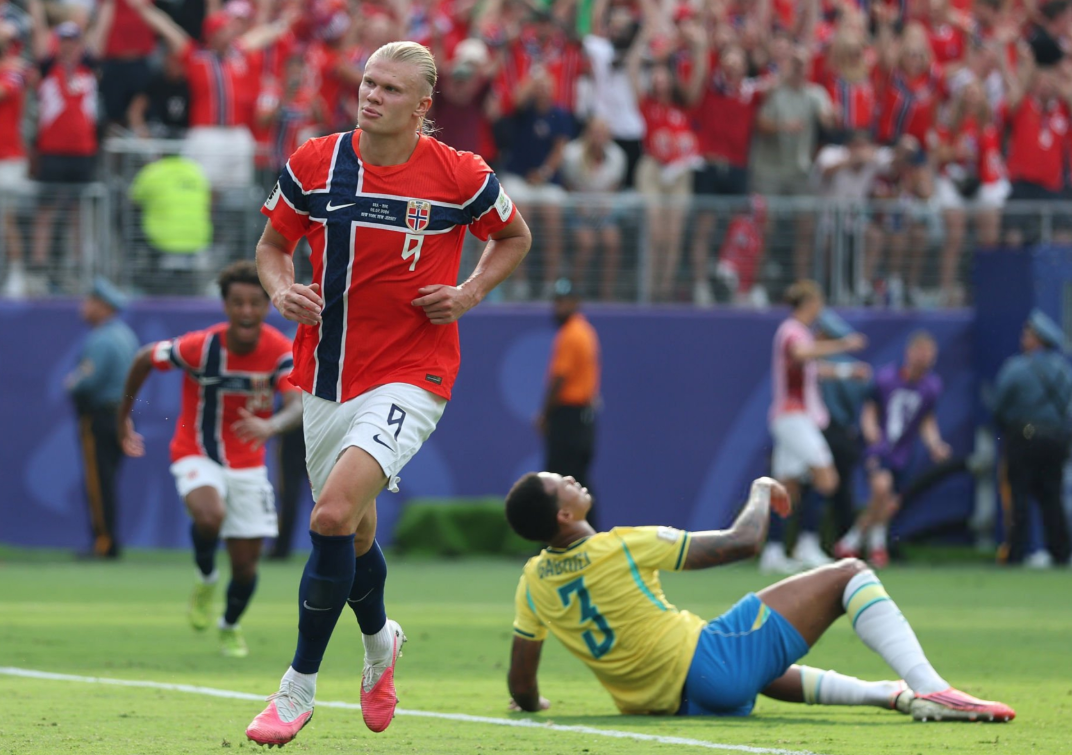 Noruega derrumba a Brasil con doblete de Haaland y avanza a cuartos