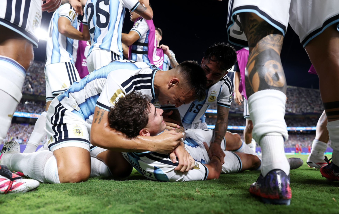 Argentina rompe récord en Mundial con dos goles en prórrogas distintas - Argentina celebra su victoria en la Copa del Mundo