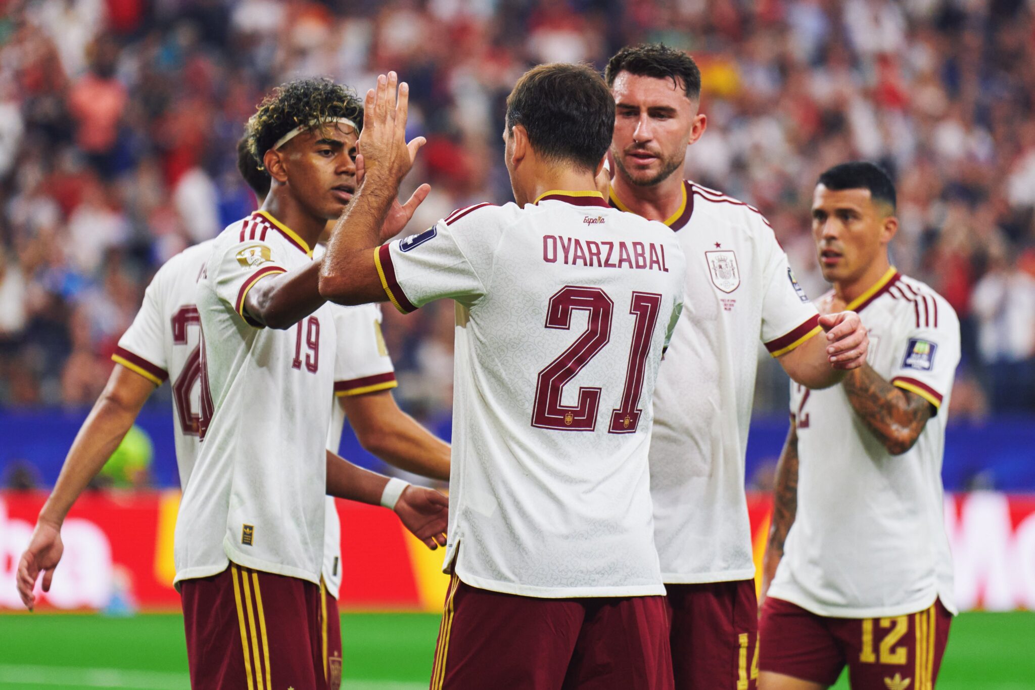 img of España supera a Francia con goles de Oyarzabal y Porro