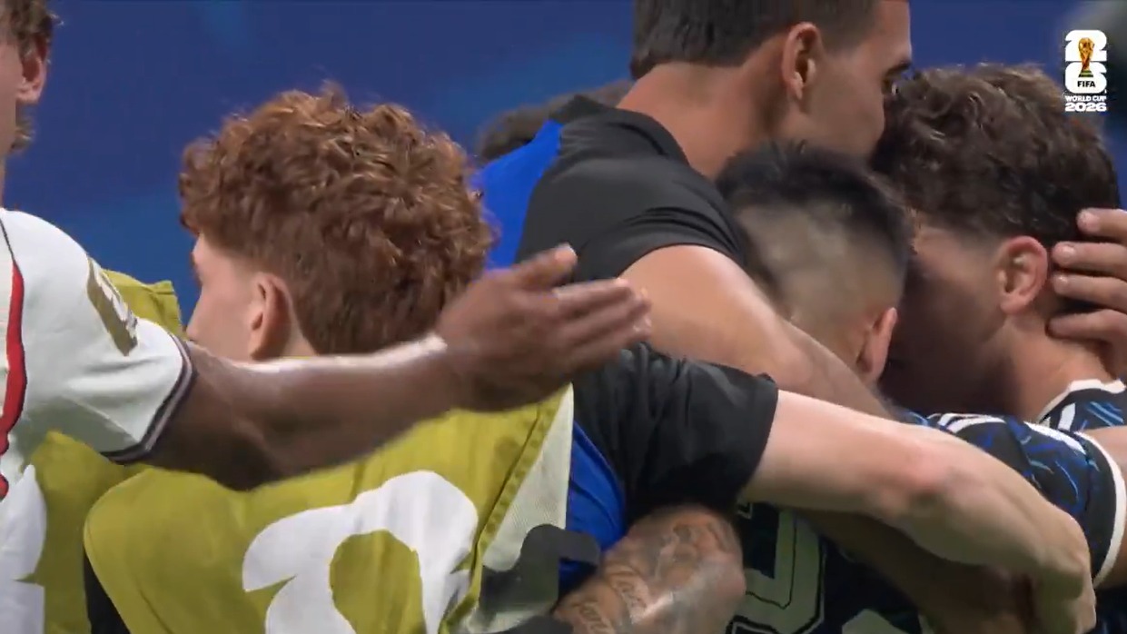img of Argentina supera a Inglaterra con polémica