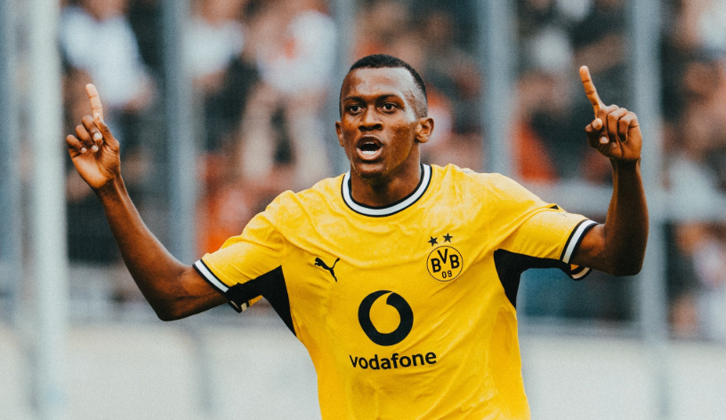 Justin Lerma estrena con gol en su debut con el Borussia Dortmund - Justin Lerma celebra su gol en su debut con el Borussia Dortmund
