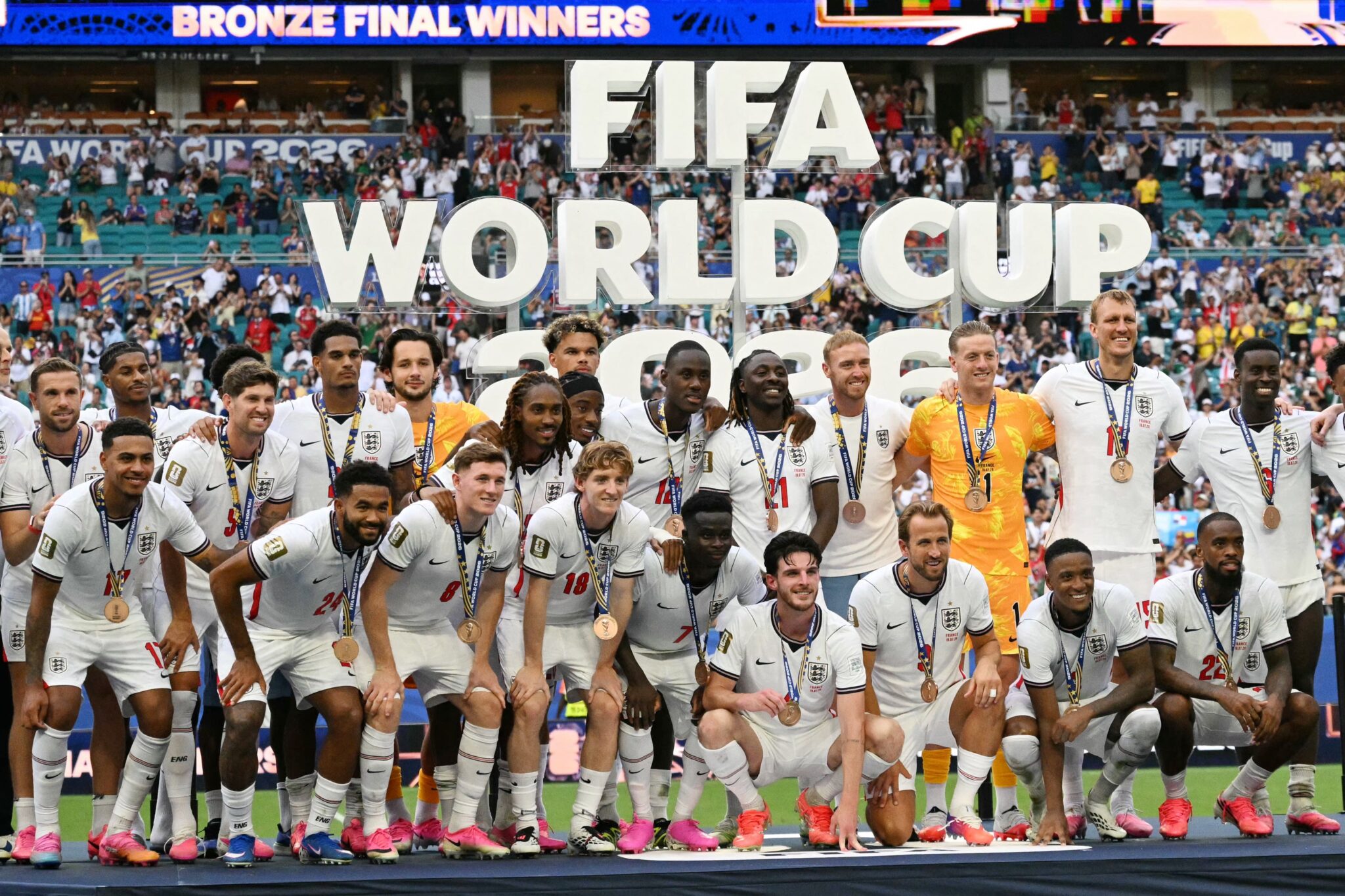 Bellingham confirma que Inglaterra merecía terminar en nota alta - Inglaterra celebra su victoria ante Francia