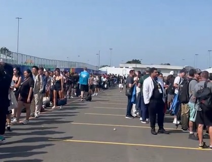 Caos en New Jersey: tres horas de fila para la final España-Argentina - Aficionados esperan en largas filas para ingresar al MetLife Stadium
