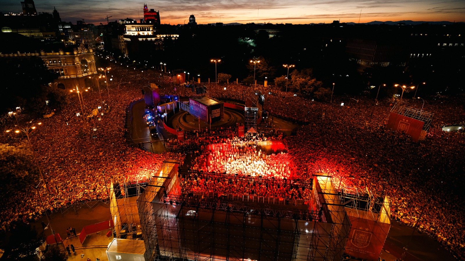 img of España sella su título mundial con una multitudinaria celebración