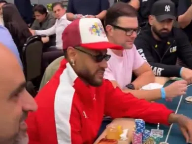 img of Neymar juega Póker mientras Santos viaja a partido de Copa Sudamericana