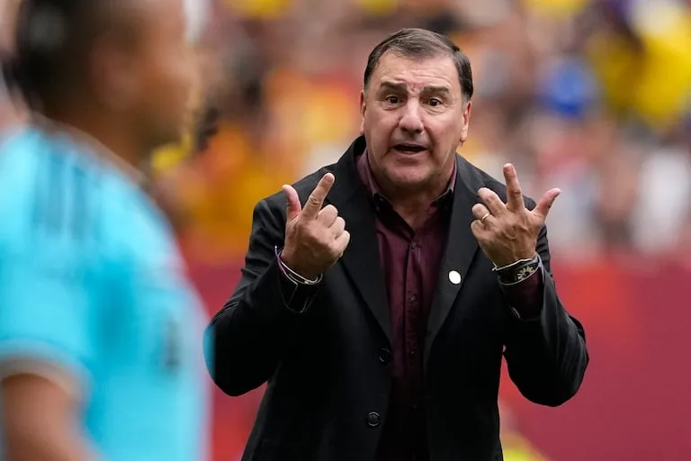 Néstor Lorenzo confirma su continuidad como entrenador de Colombia