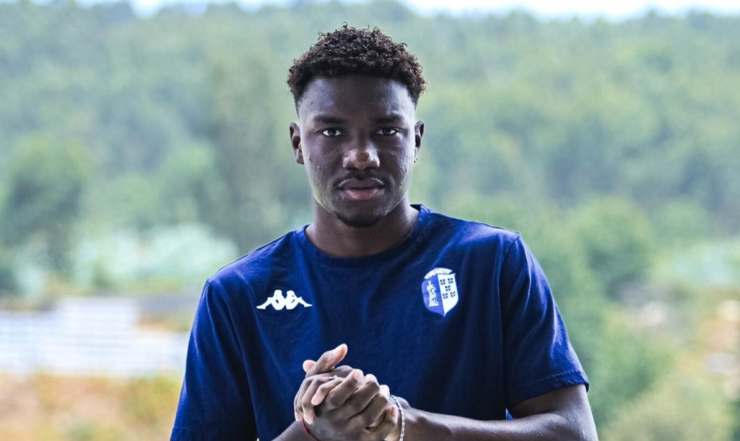 Alfred Caicedo se une al FC Vizela tras su paso por Bélgica y España - Alfred Caicedo con su nuevo equipo, el FC Vizela