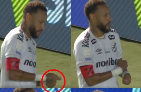img of Neymar supera a Chapecoense y responde a críticas con celebración de póker y golf