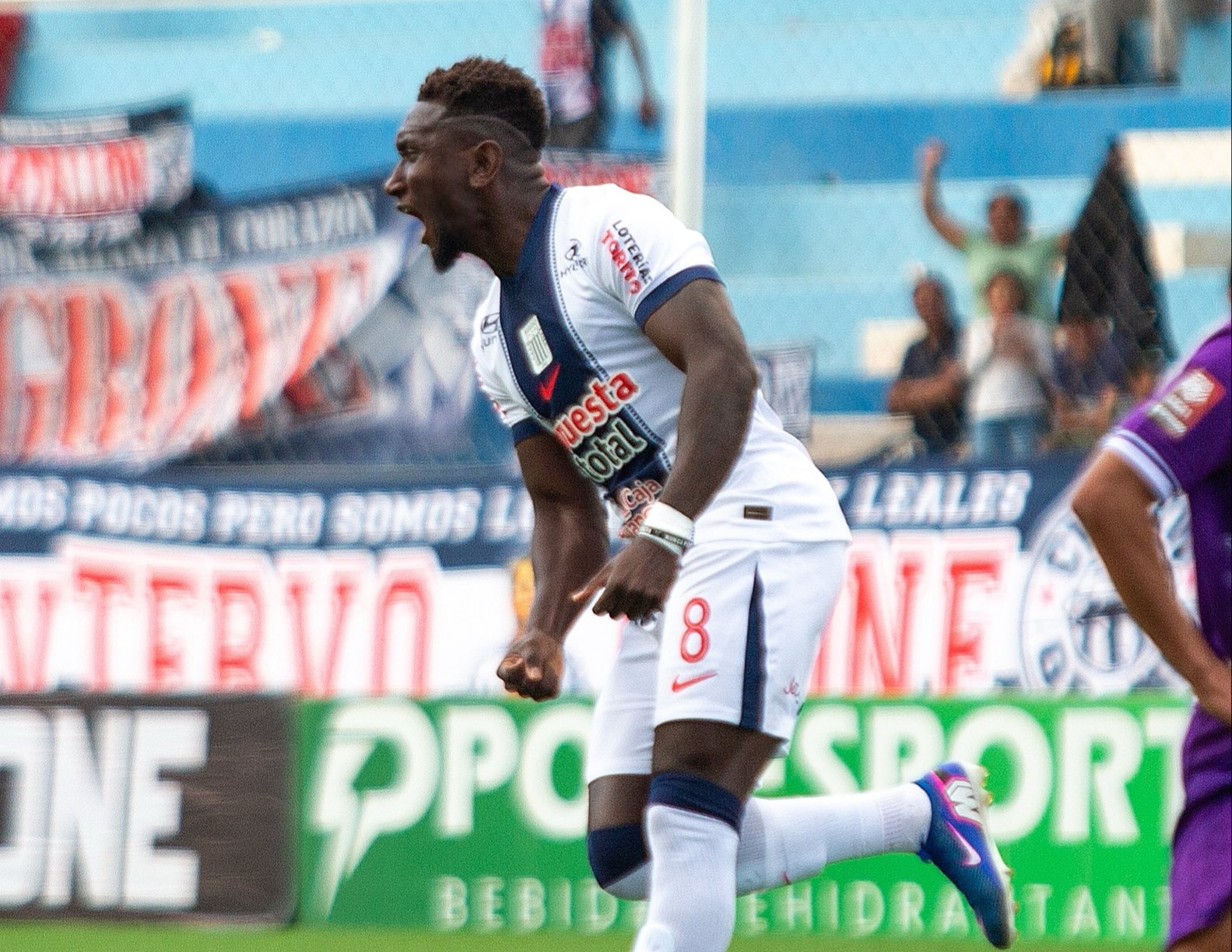 img of Eryc Castillo supera a Comerciantes Unidos con doblete