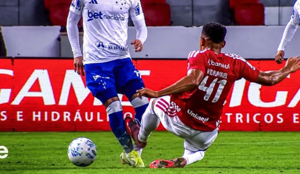 img of Victor Gabriel se disculpa y es suspendido hasta que Gabriel Pec se recupere de su lesión