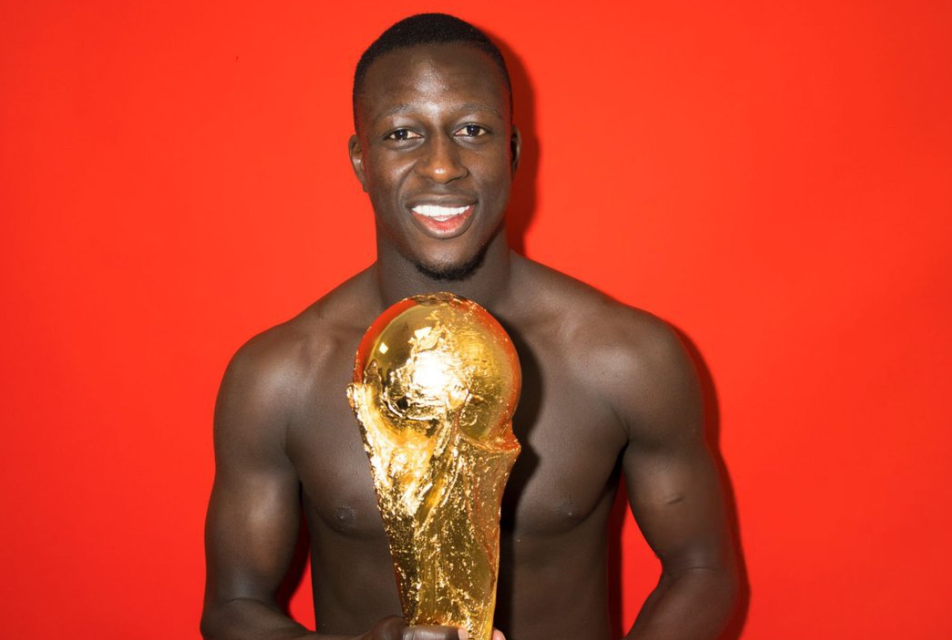 img of Benjamin Mendy vende réplica del trofeo de la Copa del Mundo por 62.200 dólares
