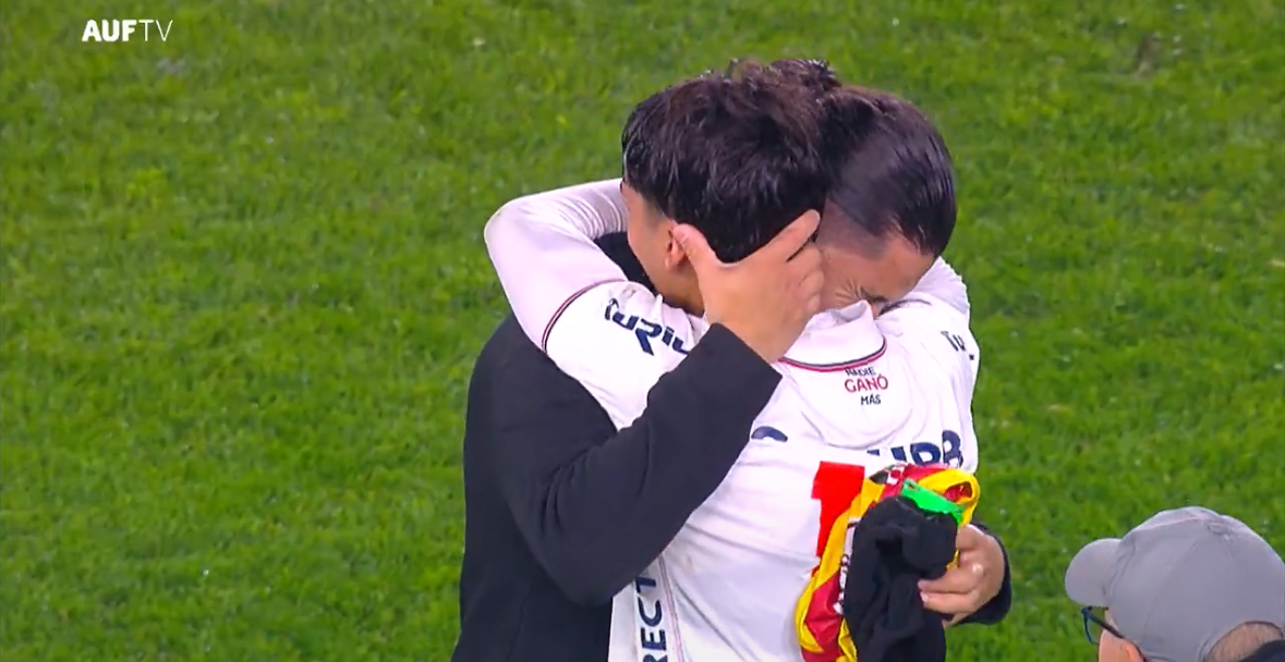 Jonathan Dos Santos se enfrenta a su hijo Agustín en partido histórico