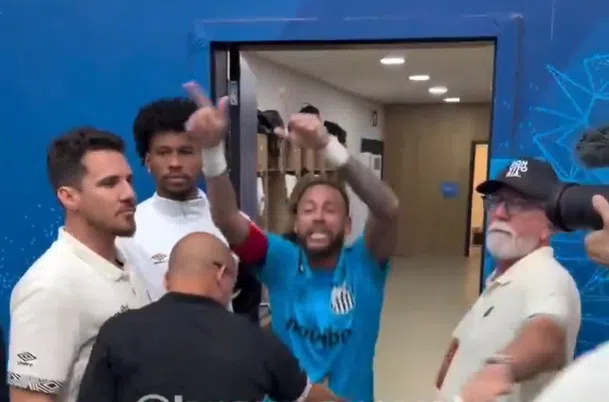 Neymar se enfrenta a hinchas y directivos tras la clasificación del Santos