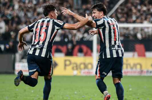 Fernando Gaibor sella el liderato de Alianza Lima con gol crucial - Fernando Gaibor celebra su gol con Alianza Lima