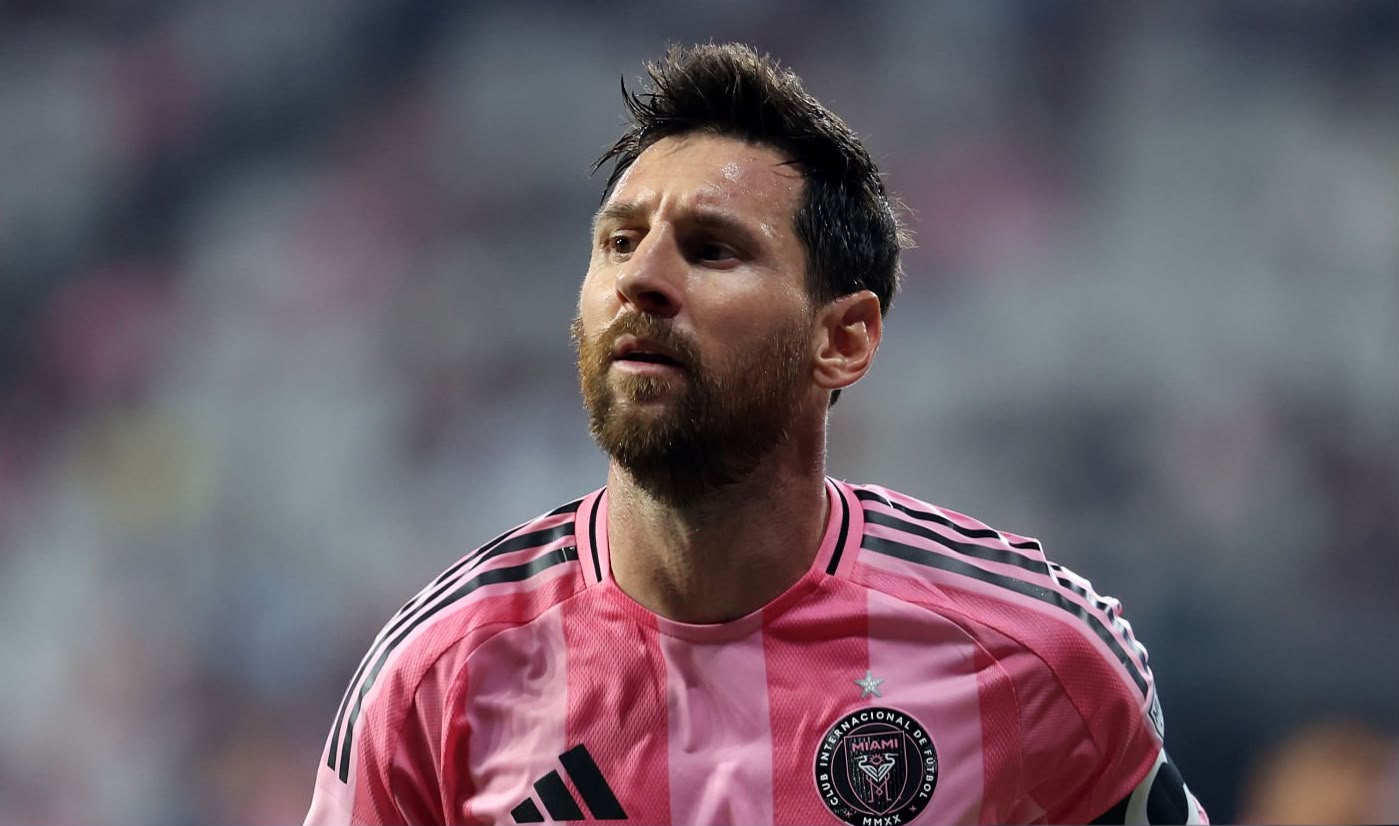 Messi descuenta al 82' y reduce brecha en derrota 2-1 de Inter Miami ante Toronto