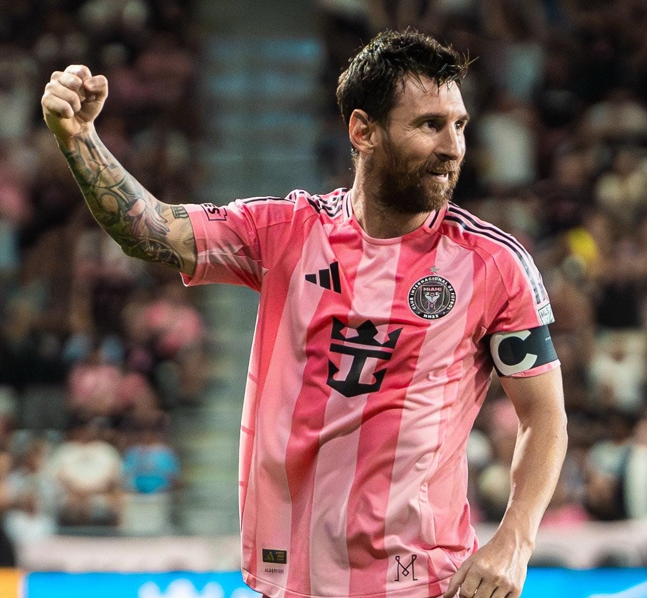 Messi sella póquer de goles en el 7-1 del Inter Miami tras falta del minuto 39
