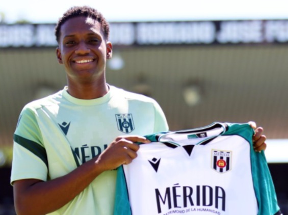 Darwin Guagua se incorpora al A.D. Mérida y ya viste la camiseta romana