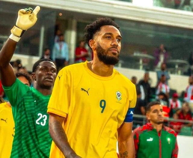 Aubameyang: "Me humillaron" y confirma su salida de la selección de Gabón - Aubameyang, capitán de Gabón, anuncia su retiro de la selección en una entrevista televisiva.