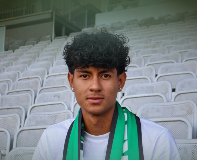 Olaya se incorpora al FC Wacker Innsbruck a préstamo desde LAFC - Virgilio Olaya viste la camiseta del FC Wacker Innsbruck tras su llegada a Austria.