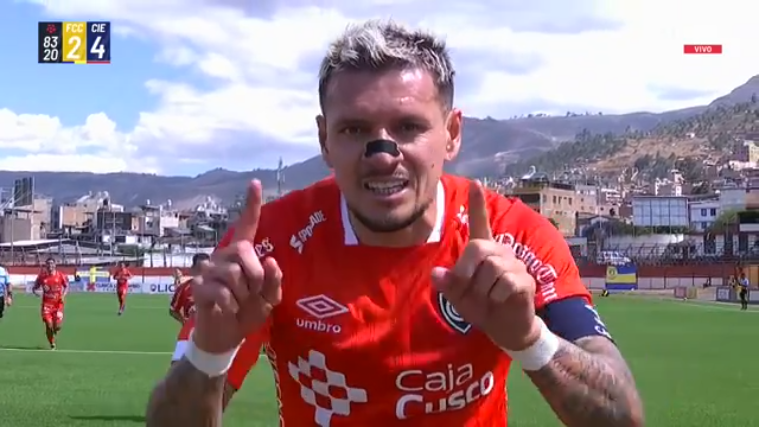 Carlos Garcés cierra 2-5 de Cienciano con gol en el minuto 84