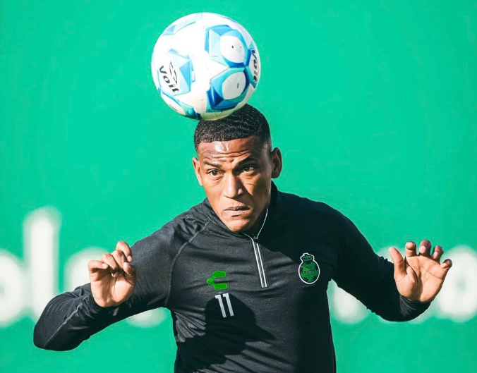 Carlos Gruezo sale de Santos Laguna tras acuerdo anticipado