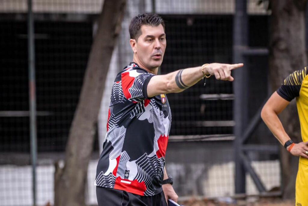 Alajuelense confirma salida de Ismael Rescalvo tras 14 partidos