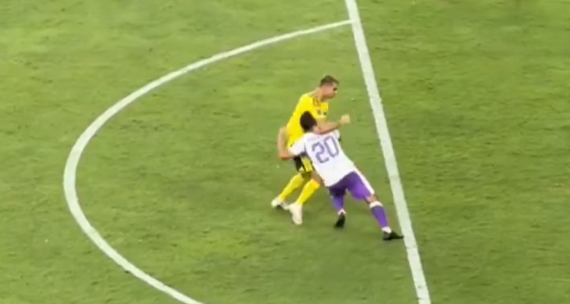 img of Ronaldo se enfrenta a Palacios en tenso cruce durante derrota 4-0 de Al Nassr