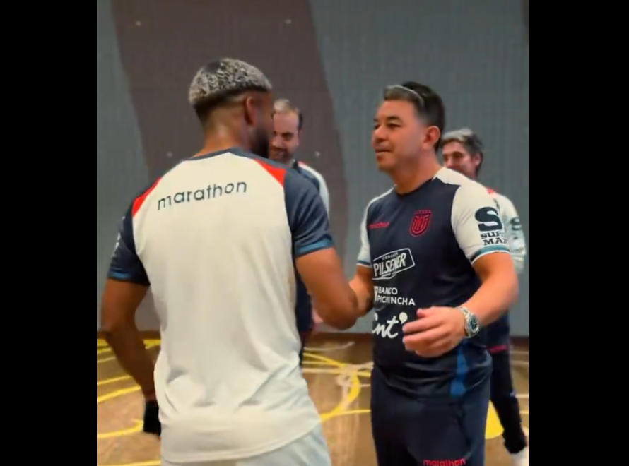 img of Gallardo inicia su era con la primera charla a La Tri en Asia