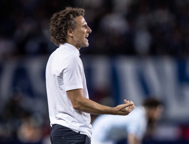 Forlán debutó y Japón sella 3-1 con doblete en tiempo añadido