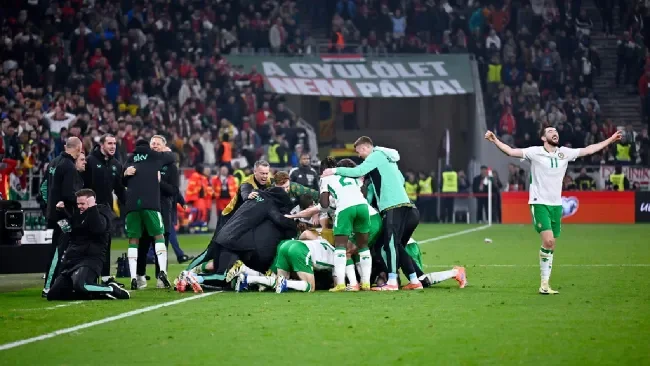img of Troy Parrott anotó un hat-trick y dio el triunfo agónico a Irlanda (3-2) frente a Hungría
