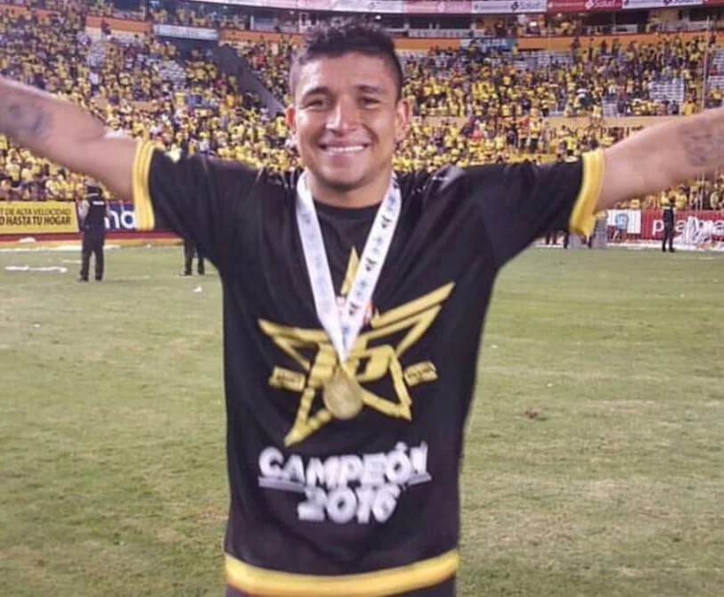 img of Mario Pineida, una carrera de entrega y gloria que enluta al fútbol ecuatoriano