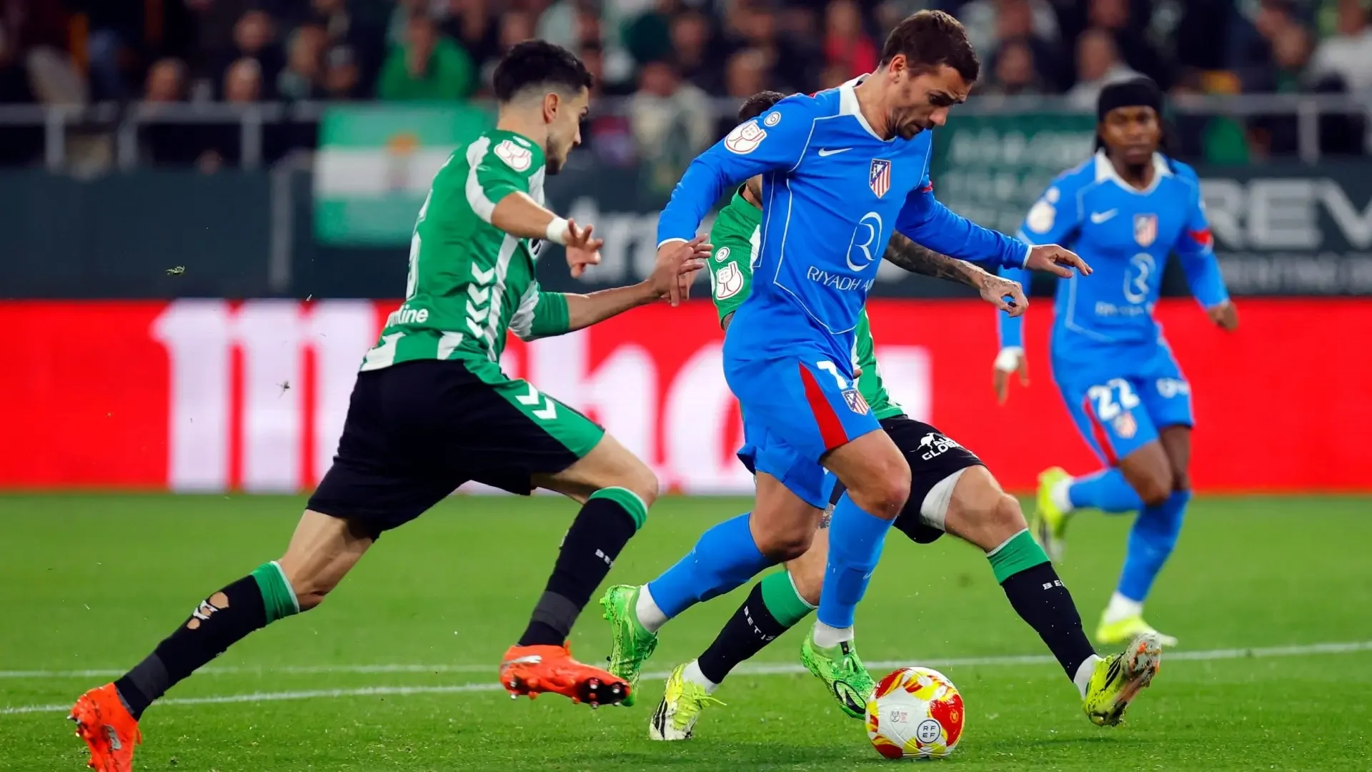 Atlético de Madrid golea 5-0 al Real Betis y se clasifica a semifinales de la Copa del Rey