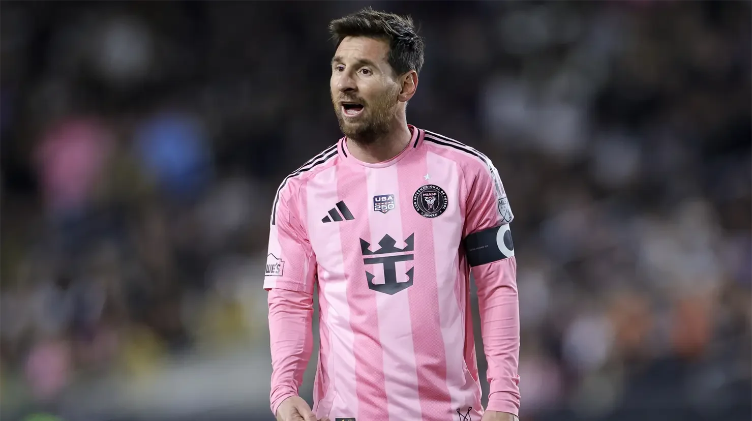 ¡Messi furioso y Suárez lo frena! LAFC humilla 3-0 al campeón Inter Miami en el debut