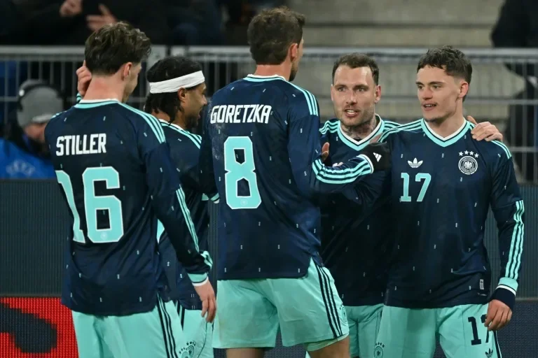 Alemania remonta y vence 4-3 a Suiza en un partidazo de siete goles