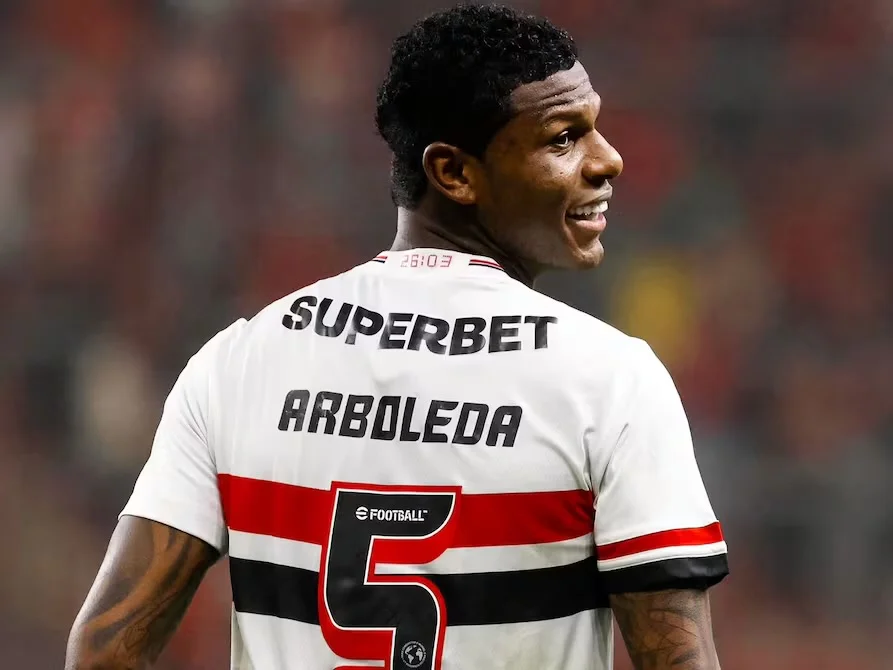 Sin permiso y sin respuesta: Arboleda regresa a Ecuador sin futuro en Brasil