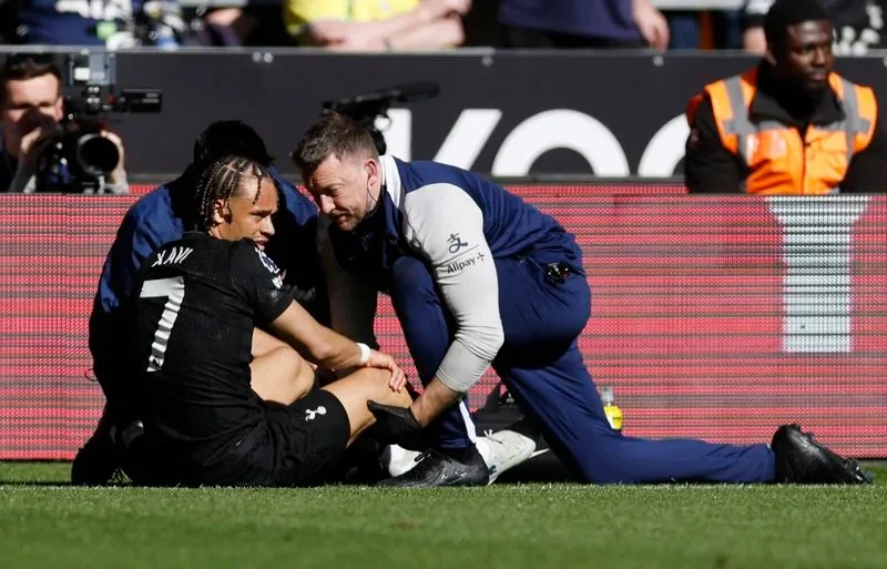 Xavi Simons se rompe y dice adiós al 2026