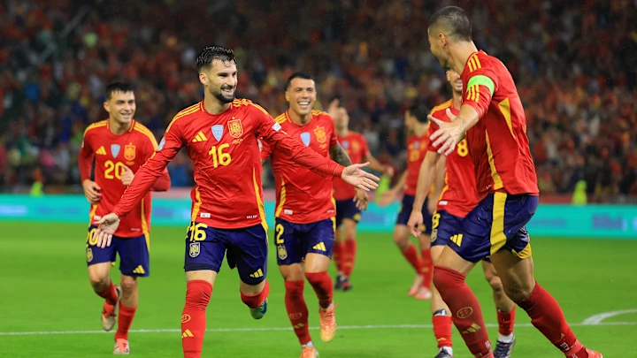 img of España termina la fase con una victoria al minuto final