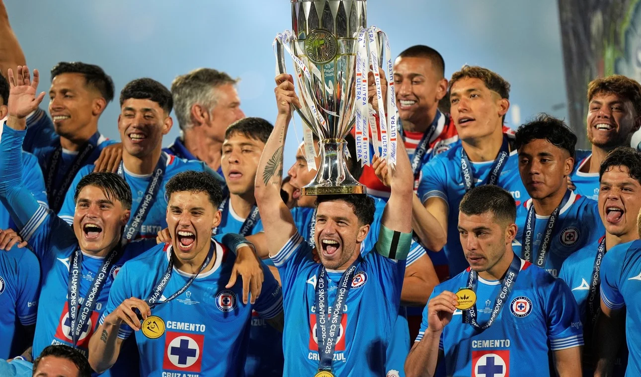 img of Cruz Azul Golea y Conquista la Concachampions; Amarga final para Pedro Vite